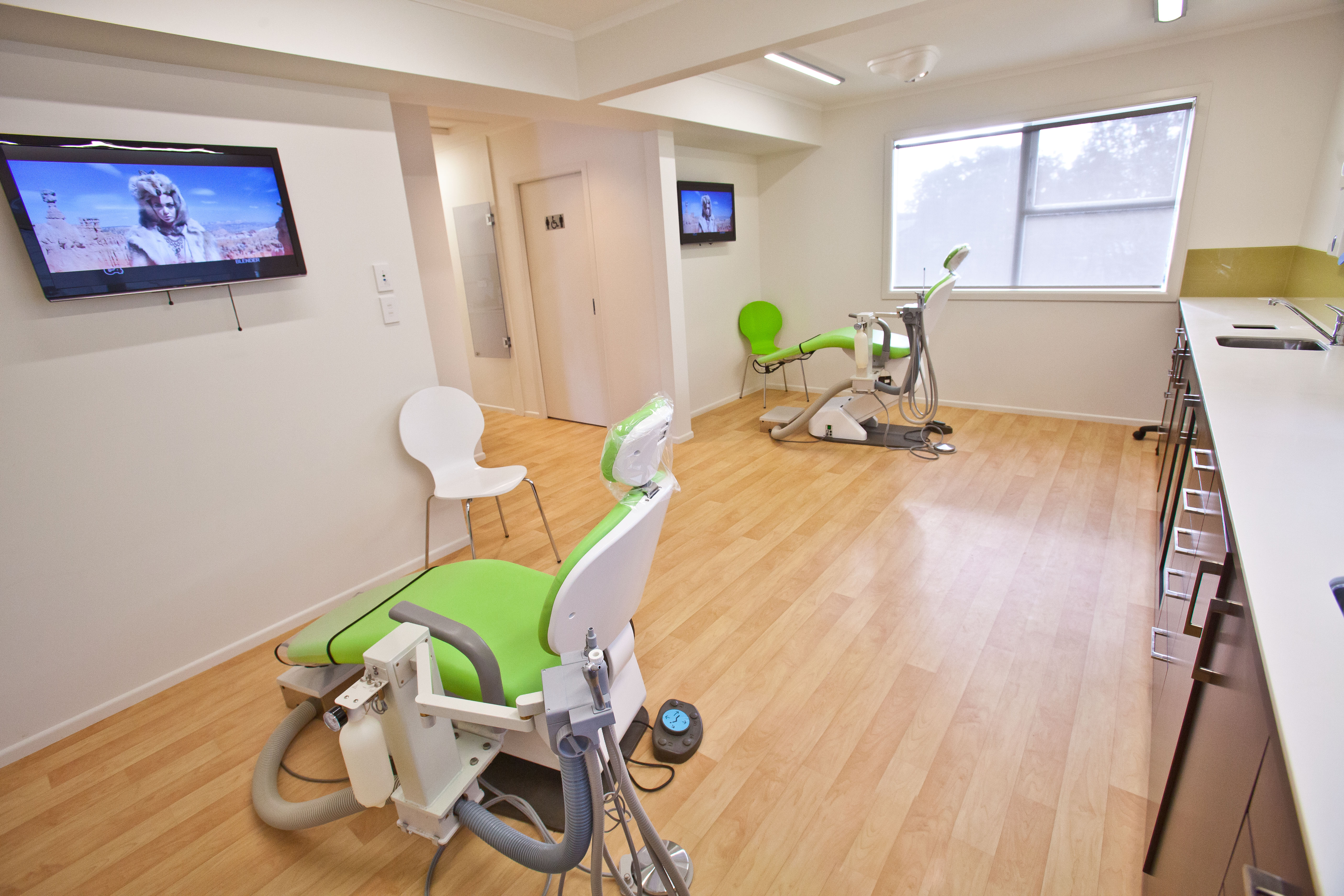 Treatment room with TV Treatment room with TV